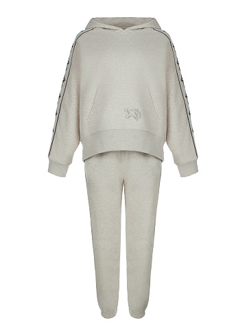 Бежевый трикотажный костюм с черной вышивкой, 1