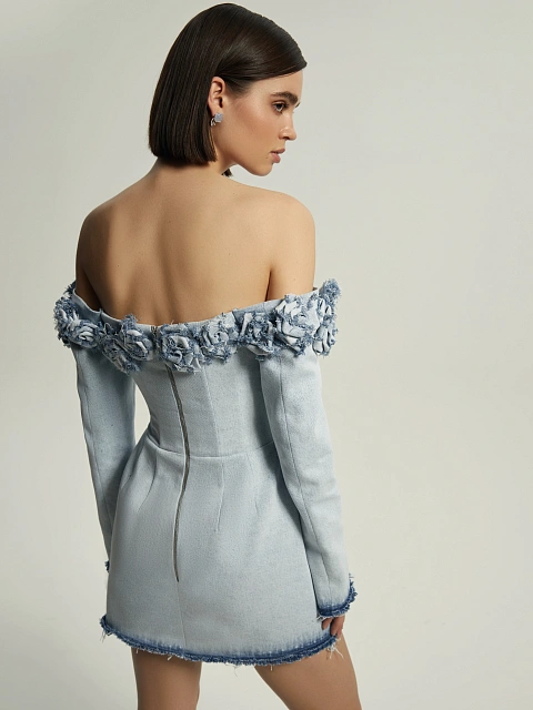 Голубое платье-мини из вареного денима с розами, 5