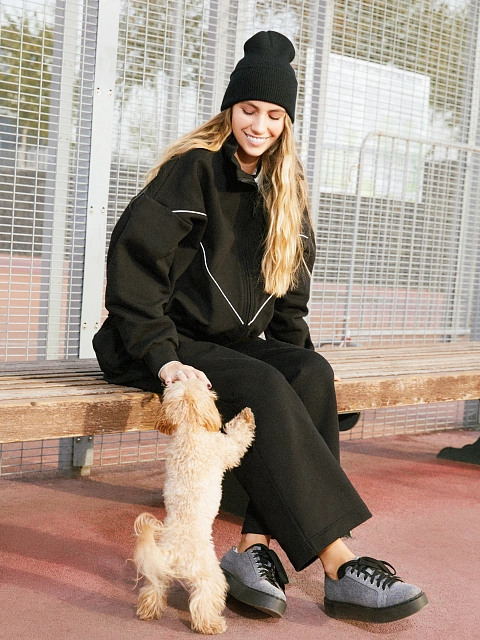 Черная вязаная шапка в рубчик, 5