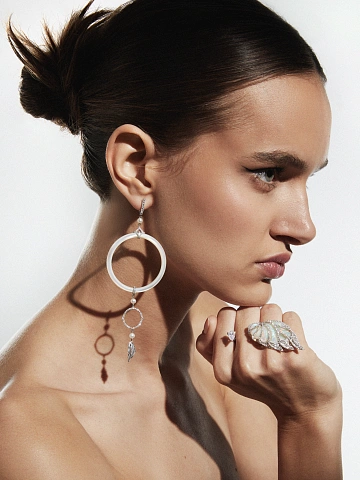 Серьги из белого золота с бриллиантами, жемчугом и перламутрами, 2 Серьги из белого золота с бриллиантами, жемчугом и перламутрами, 2