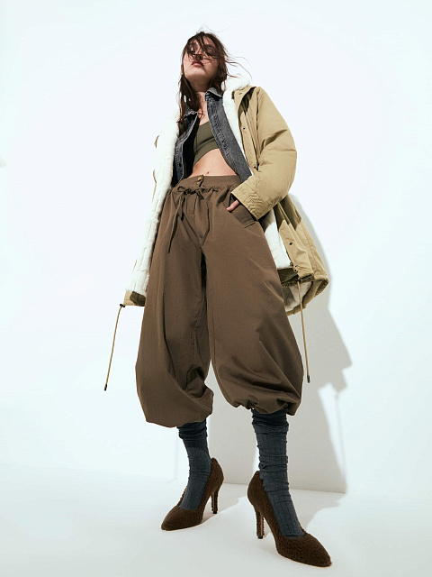 Бежевая парка из плащевки с эко-мехом, 3