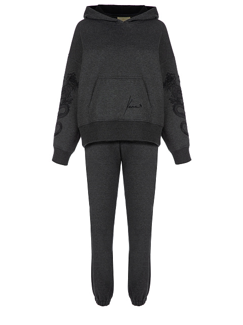 Темно-серый костюм с вышивкой в тон на рукавах, 1