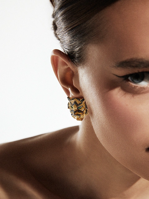 Золотые серьги-гвоздики в виде тигров с черными, желтыми бриллиантами и изумрудами, 3 Золотые серьги-гвоздики в виде тигров с черными, желтыми бриллиантами и изумрудами, 3