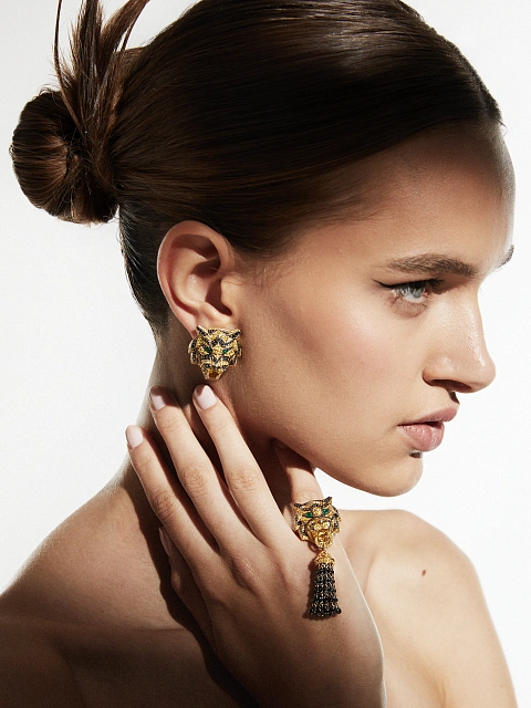 Золотые серьги-гвоздики в виде тигров с черными, желтыми бриллиантами и изумрудами, 2 Золотые серьги-гвоздики в виде тигров с черными, желтыми бриллиантами и изумрудами, 2