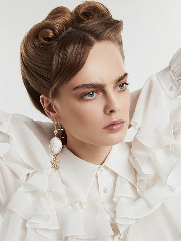 Серьги из желтого золота с камеей на раковине и бриллиантами круглой огранки, 2