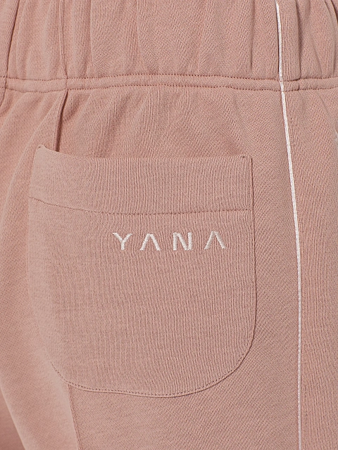 Светло-розовый костюм с укороченной толстовкой и вышивкой, 6