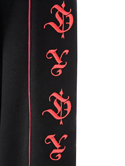 Черный костюм с укороченной толстовкой и розовой вышивкой, 5 Черный костюм с укороченной толстовкой и розовой вышивкой, 5