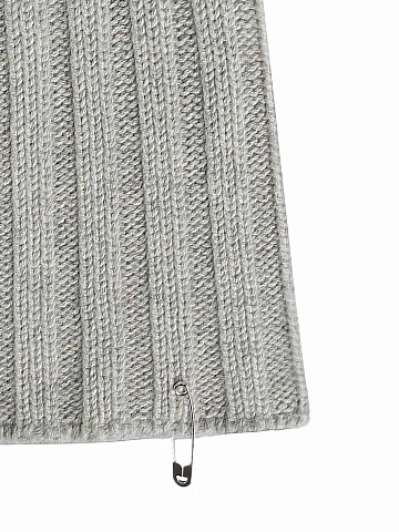 Светло-серая кашемировая шапка с булавкой из серебра, 2