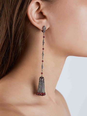 Серьги-кисти из черненого золота с гранатом, 2