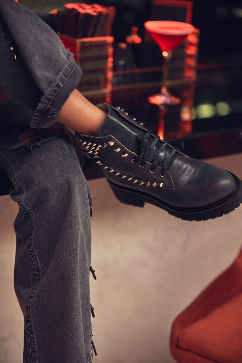 Черные кожаные ботинки с шипами, 5 Черные кожаные ботинки с шипами, 5