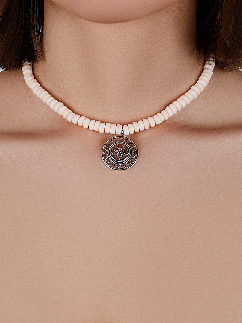 Колье-чокер из бежевого каучука с кулоном из серебра, 2