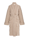 Пальто крупной вязки бежевого цвета средней длины