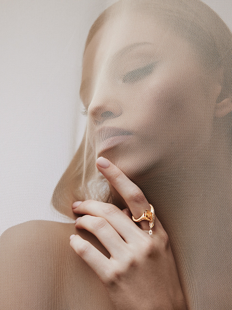 Кольцо из золота с желто-коричневым бриллиантом, 8 Кольцо из золота с желто-коричневым бриллиантом, 8