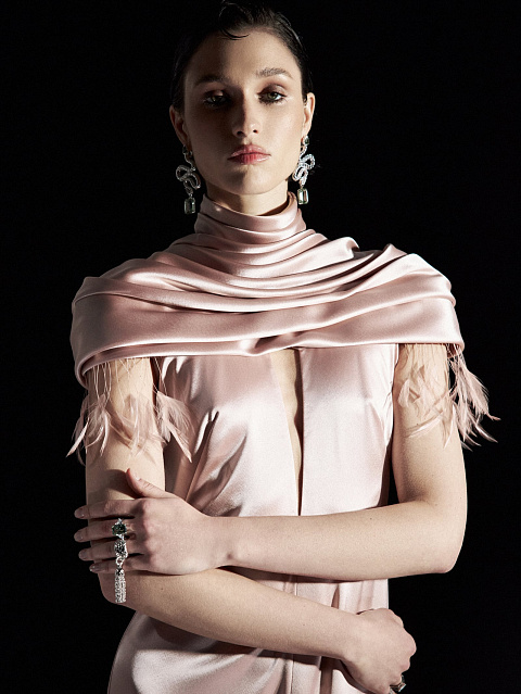 Пудровое платье-макси из шелка с драпировкой, 7