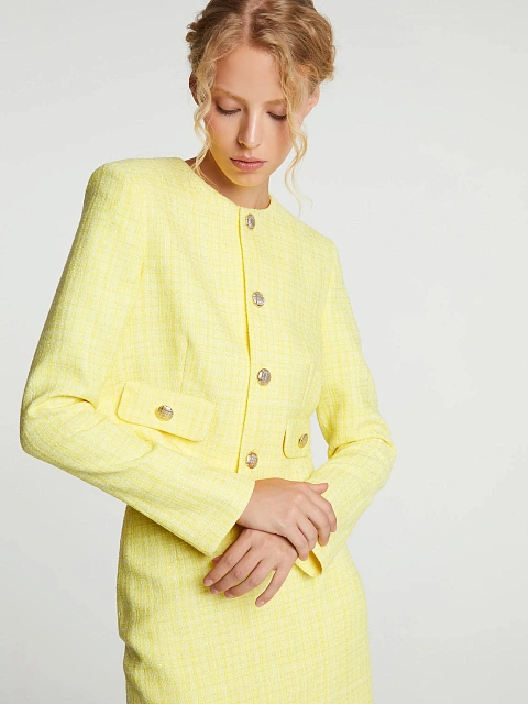 Желтый твидовый костюм из жакета и юбки-миди, 6
