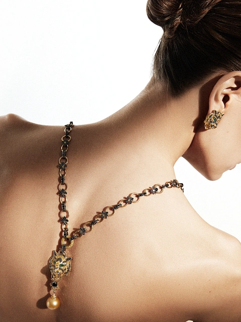 Колье с кулоном в виде тигра из золота, черных и желтых бриллиантов и жемчуга, 3 Колье с кулоном в виде тигра из золота, черных и желтых бриллиантов и жемчуга, 3