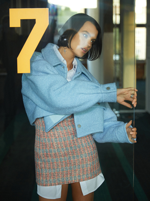 Укороченная куртка-рубашка из голубого букле, 8