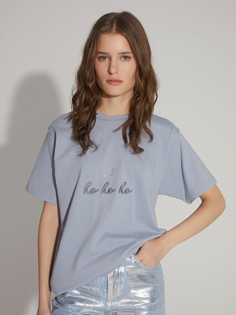 Серая футболка из хлопка с вышивкой и стразами, 1