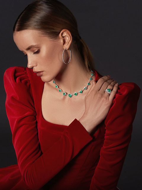 Кольцо из белого золота с изумрудами и бриллиантами, 13 Кольцо из белого золота с изумрудами и бриллиантами, 13