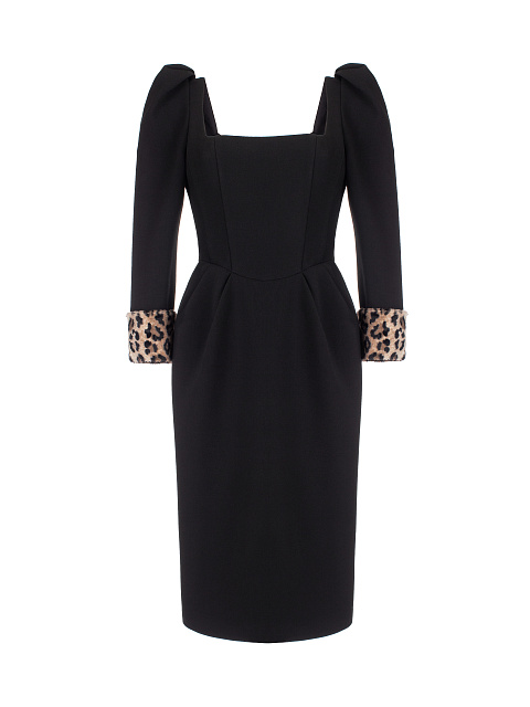 Черное платье-футляр с вырезом-каре, 1