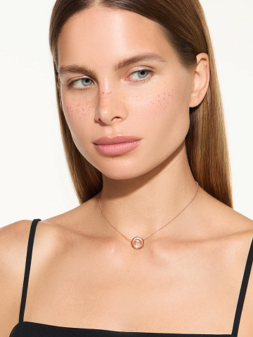 Колье с кулоном с буквой A из розового золота с горным хрусталем, 2