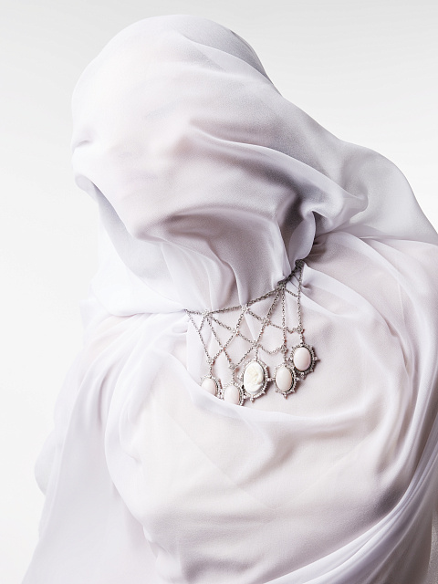 Колье из белого золота с камеей на раковине, морганитами, опалами и бриллиантами, 3