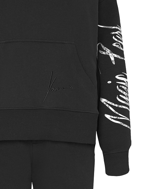 Черный костюм с принтом на рукавах, 3