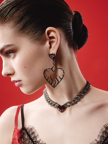 Колье из черненого золота с гранатом и бриллиантами, 2