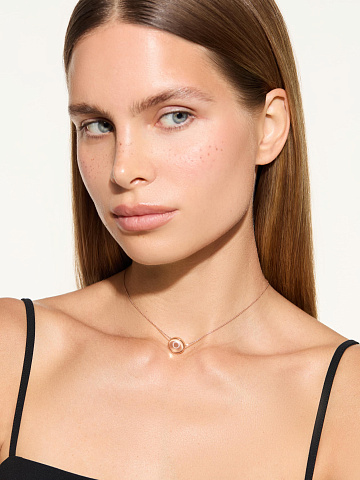 Колье с кулоном с буквой O из розового золота с горным хрусталем, 2 Колье с кулоном с буквой O из розового золота с горным хрусталем, 2