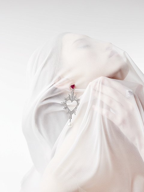 Серьги из черненого золота с рубинами и жемчугом, 4 Серьги из черненого золота с рубинами и жемчугом, 4