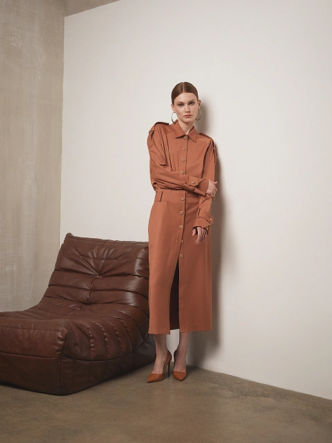 Коричневое платье-миди с карманами и поясом, 5