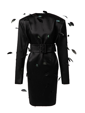 Черное платье-мини с перьями, 1