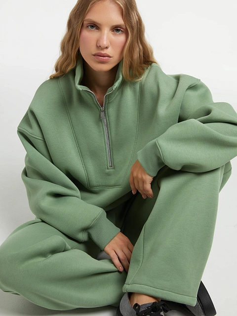 Зеленый спортивный костюм из футера с вышивкой, 2 Зеленый спортивный костюм из футера с вышивкой, 2