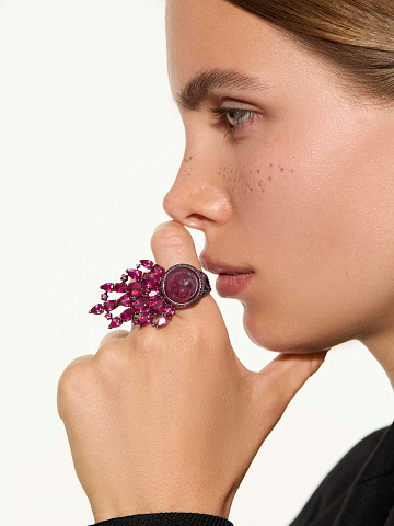 Кольцо из черненого золота с камеей на рубине, 2