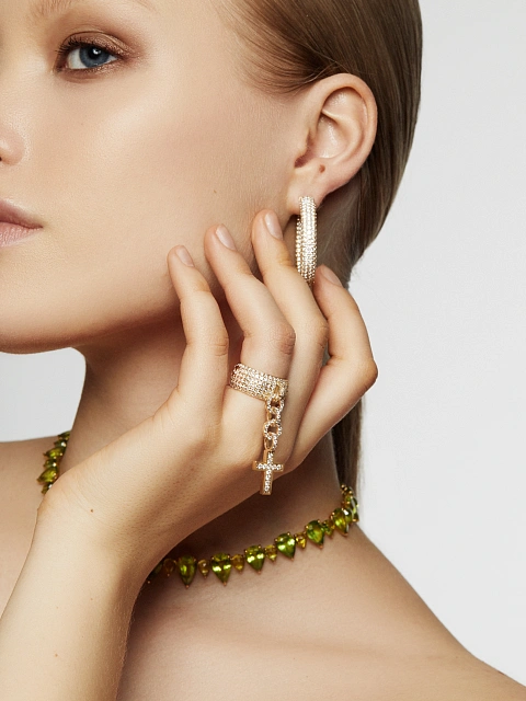 Кольцо из желтого золота с подвеской-крестом и бриллиантами, 2