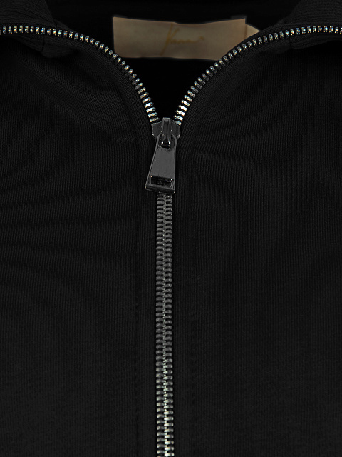 Черный костюм с укороченной толстовкой и розовой вышивкой в виде лилий, 6