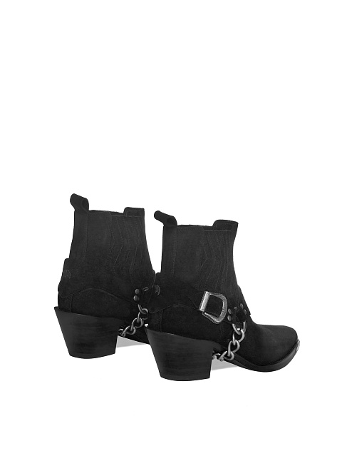 Черные замшевые казаки, 3