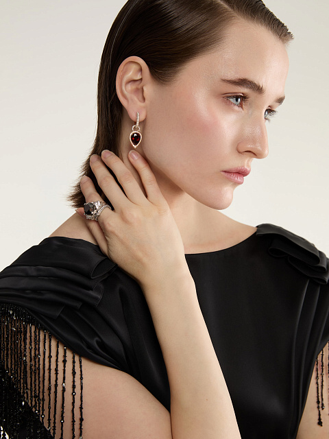 Кольцо из белого золота с черным бриллиантом, 4 Кольцо из белого золота с черным бриллиантом, 4