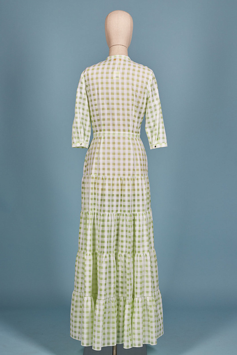 Платье-рубашка из хлопка в зеленую клетку, отрезная талия, четыре яруса, рукав 3/4, 1 Платье-рубашка из хлопка в зеленую клетку, отрезная талия, четыре яруса, рукав 3/4, 1