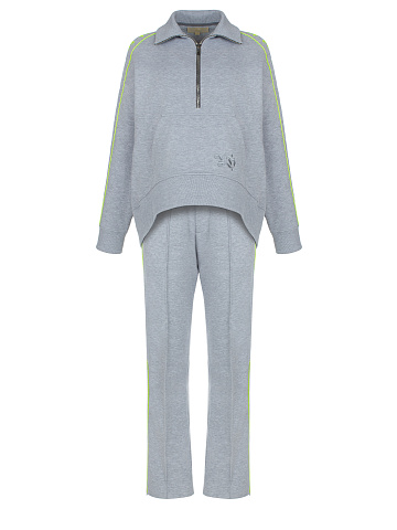 Серый трикотажный костюм с желтой вышивкой, 1