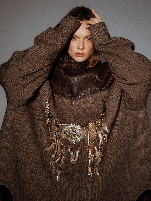 Коричневая куртка из шерсти с подкладом из каракуля и вышивкой, 6