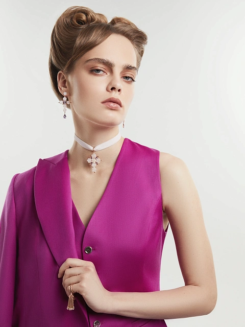 Серьги в виде крестов из розового золота с резным перламутром и аметистами, 3 Серьги в виде крестов из розового золота с резным перламутром и аметистами, 3