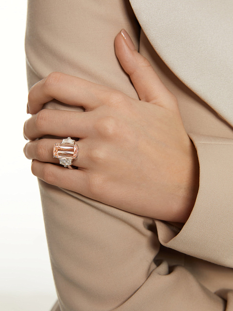 Кольцо из белого золота с розовым бриллиантом в огранке «кушон», 2 Кольцо из белого золота с розовым бриллиантом в огранке «кушон», 2