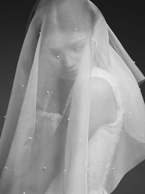 Белая короткая фата с жемчужными бусинами, 9