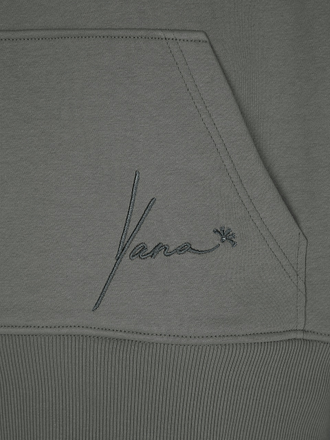 Серый костюм с вышивкой в тон на рукавах, 3 Серый костюм с вышивкой в тон на рукавах, 3