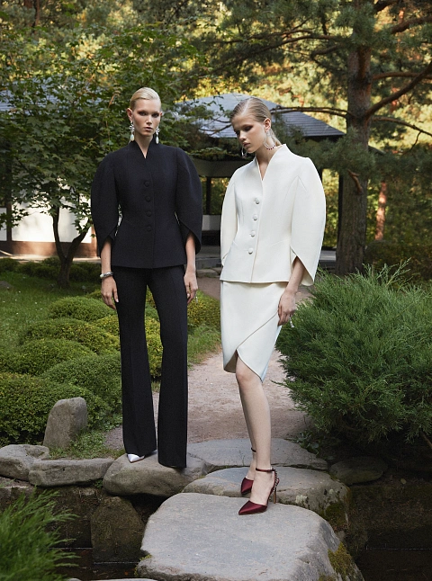 Белый костюм из хлопка с юбкой-мини, 6