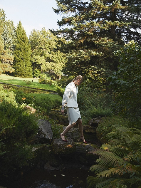 Белый костюм из хлопка с юбкой-мини, 9