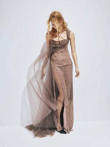 Коричневое платье-макси с кристаллами, 1