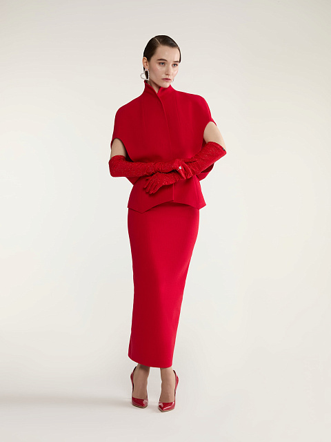Красный костюм-двойка из жакета с баской и юбки-миди, 4