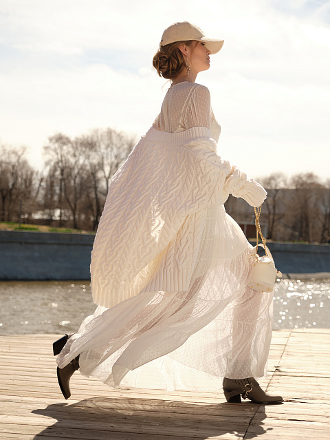 Белая сумка на цепочке с завязками, 5